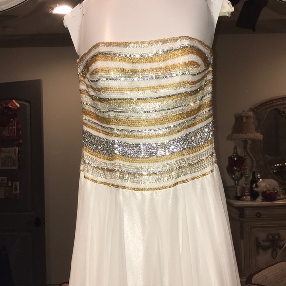 Ball gown/prom dress - Picture 3 of 5